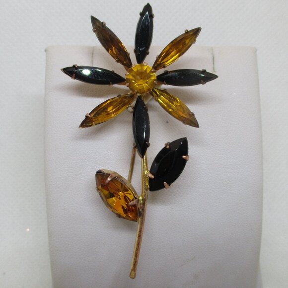 VTG Austrian Crystal Rhinestone Flower Brooch Gold Colored Crystal Rhinstones - Picture 1 of 9